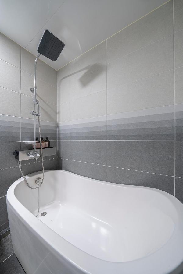 By Ths Valentine Hotel Incheon Siheung Bagian luar foto